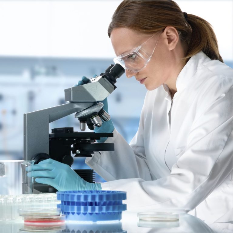 Ein erhöhter Differenzdruck in Filteranlagen weist klar auf verstopfte Filtermedien hin und macht eine Reinigung erforderlich. Der Austausch dieser stark beanspruchten Filtermedien führt häufig zu teuren Produktionsstopps und Stillstandzeiten.