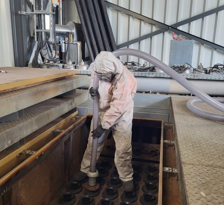 Unsere hochqualifizierte und erfahrene Mannschaft steht Ihnen für alle Montagearbeiten an Ihrer Filteranlage zur Verfügung – sowohl im In- als auch im Ausland, herstellerunabhängig und auch auf Großbaustellen. 